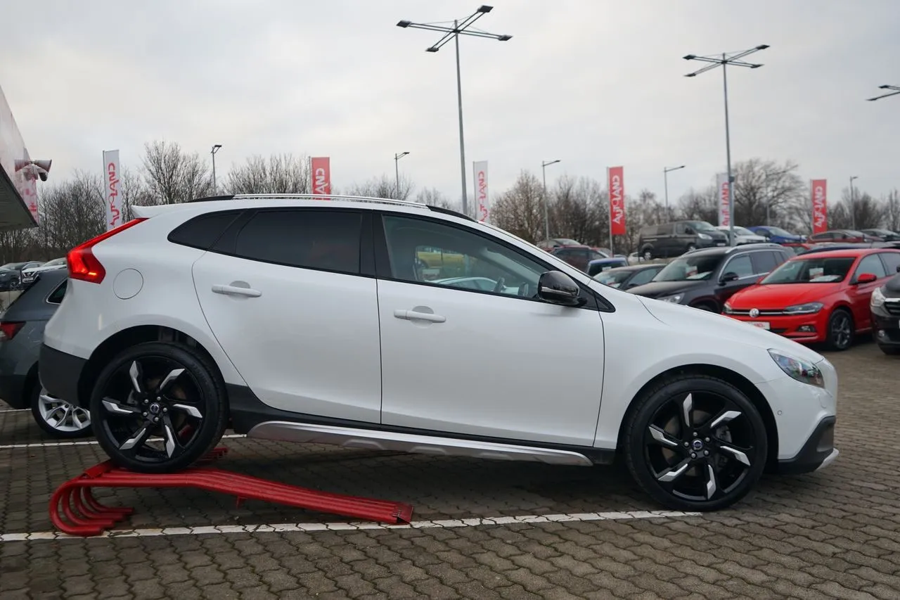 Volvo V40 Cross Country 2.0 D3...  Image 2