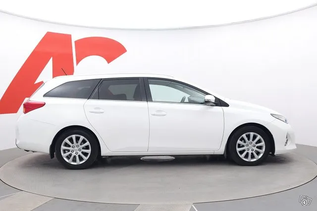 Toyota Auris Touring Sports 1,6 Valvematic Active Edition Multidrive S 5ov - Huippuvarustein, NAVI, Kamera, ym.ym. Image 6